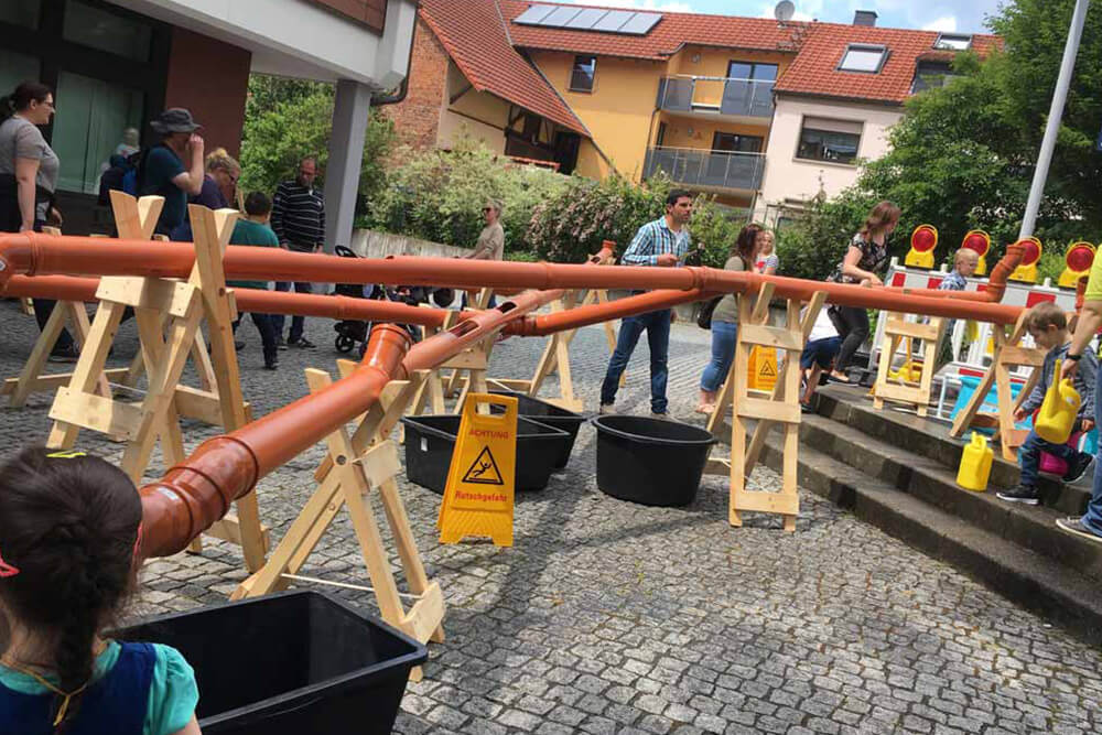 Ideen für Sommerfest - Wasserbaustelle